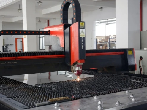 Laser cutting machine